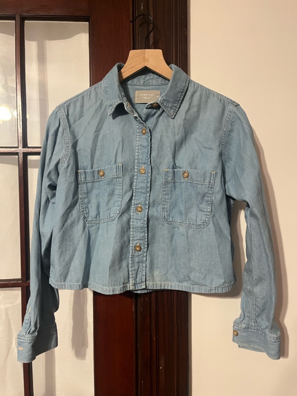 Everlane Light Wash Denim Cropped Shirt - Size XS and 100% Organic Cotton